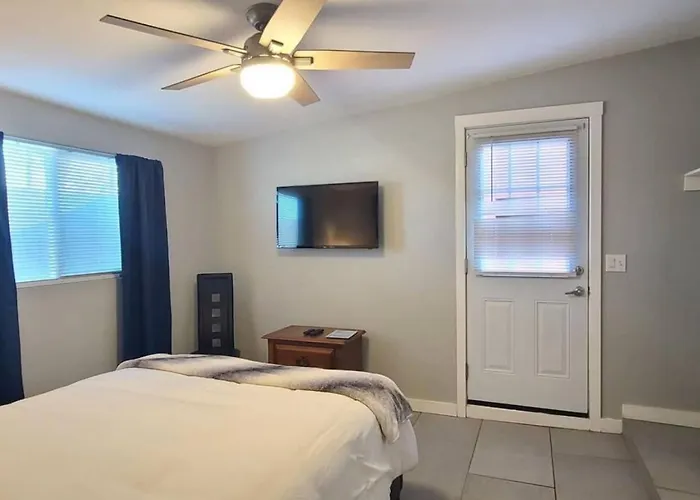 Charming Downtown Historic Patio Apartament *