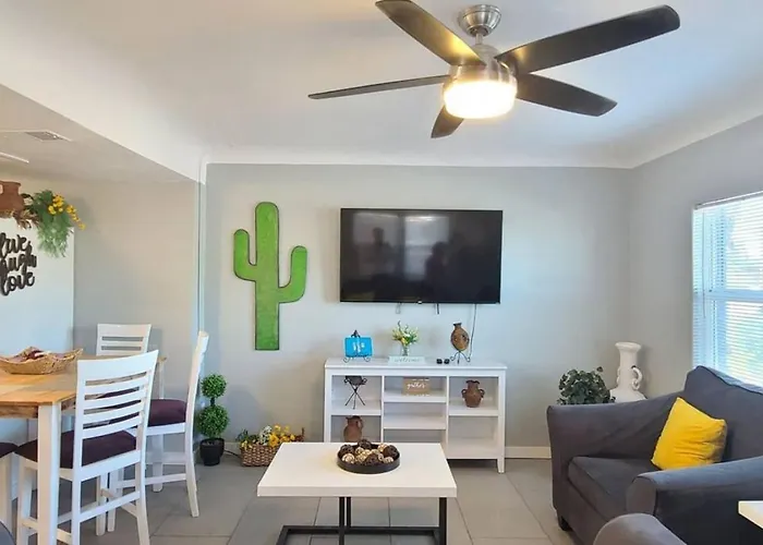 Charming Downtown Historic Patio Apartament *