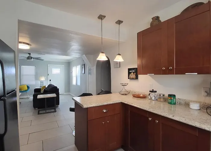 Charming Downtown Historic Patio Apartament
