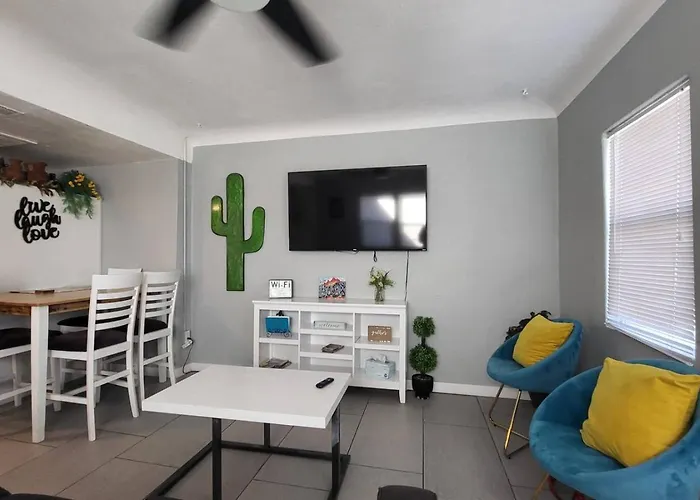 Charming Downtown Historic Patio Apartament *