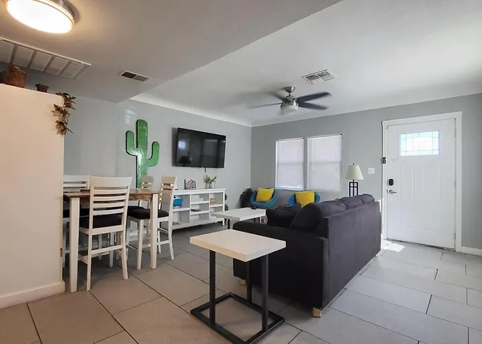 Charming Downtown Historic Patio Apartament