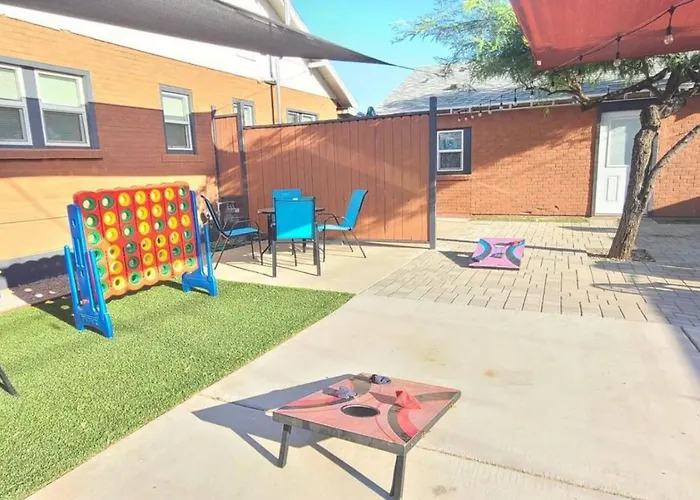 Charming Downtown Historic Patio